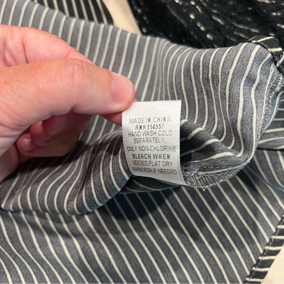 THML Blouse Womens Medium Black White Strip Lace 3/4 Sleeve Velvet Back Tie - Picture 12 of 16